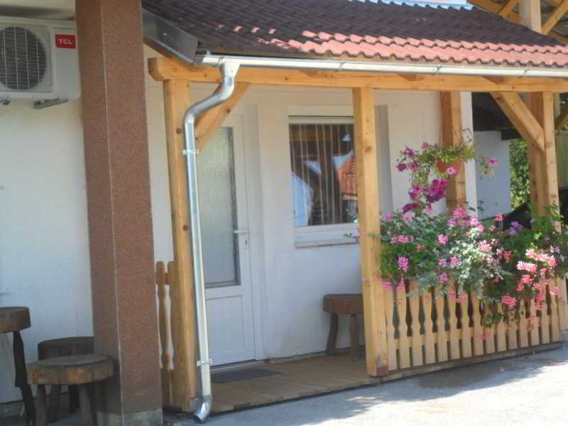 Guesthouse Sara 그라보바츠 외부 사진