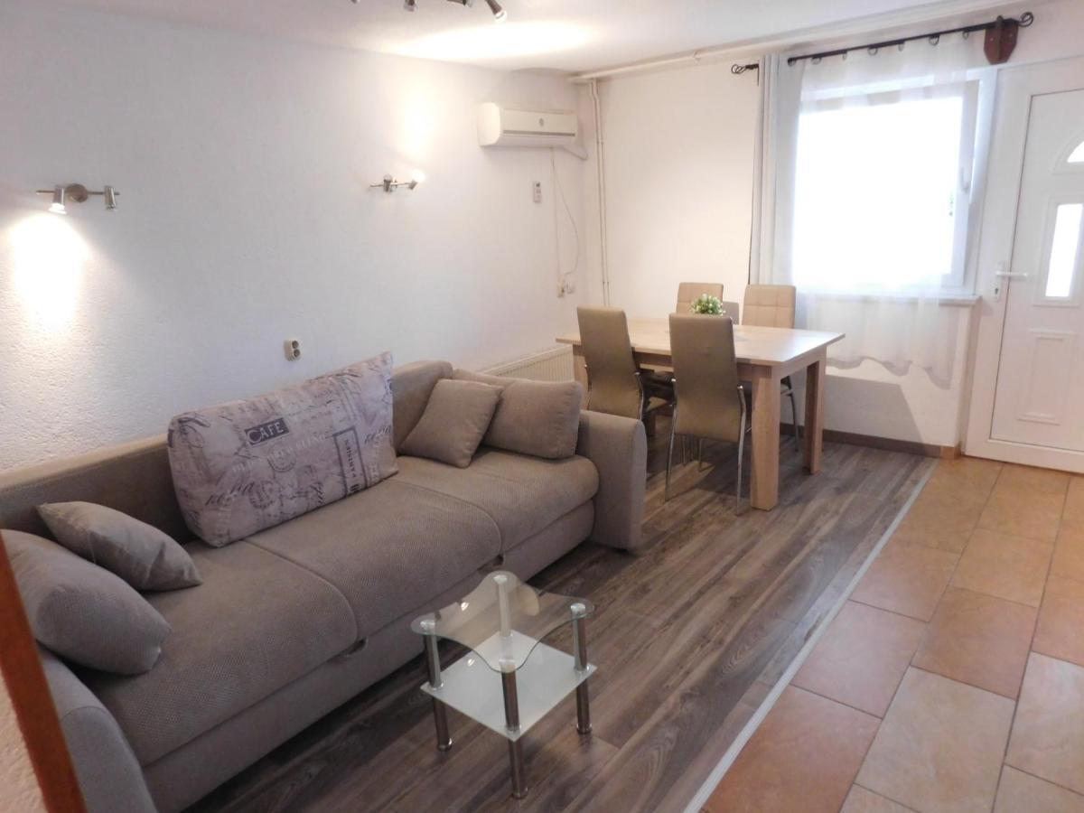 Guesthouse Sara 그라보바츠 외부 사진