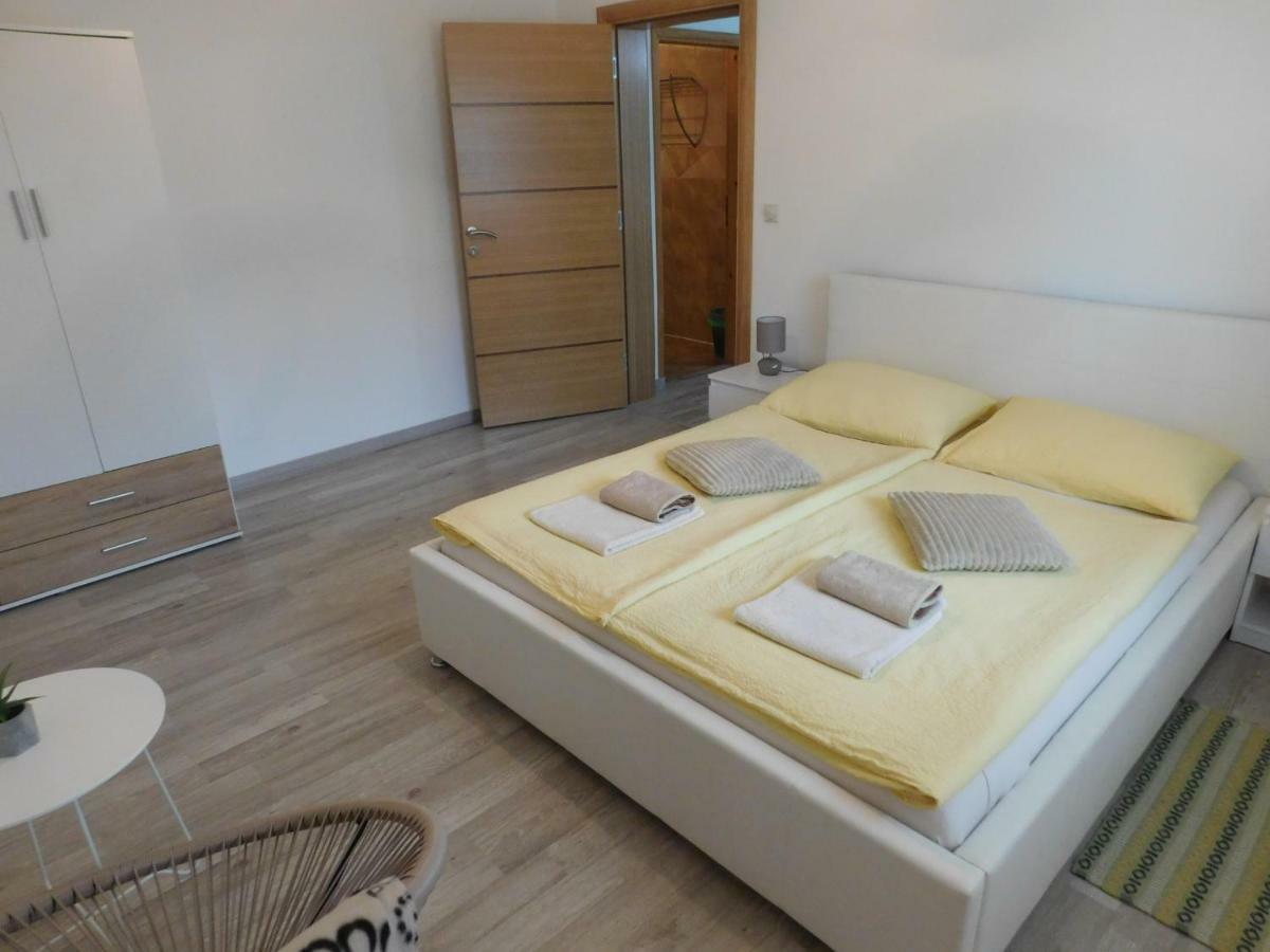 Guesthouse Sara 그라보바츠 외부 사진